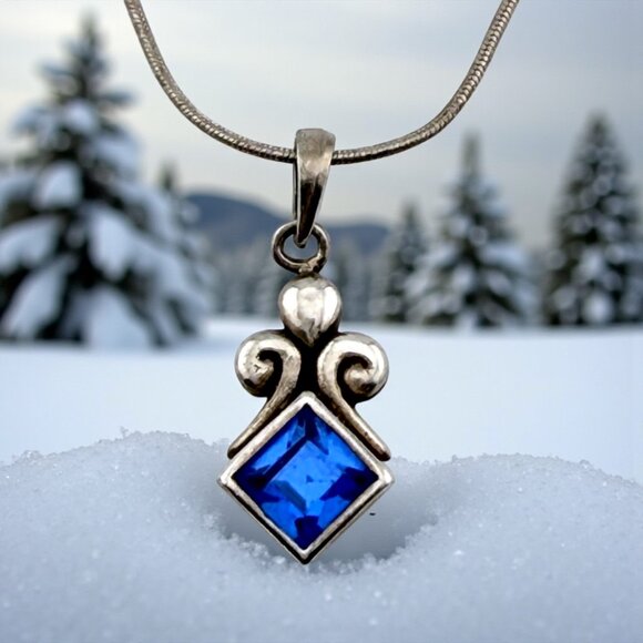 Vintage Sterling Silver Blue Sapphire Pendant Necklace – Fleur Scroll Design, 16 - Picture 2 of 10